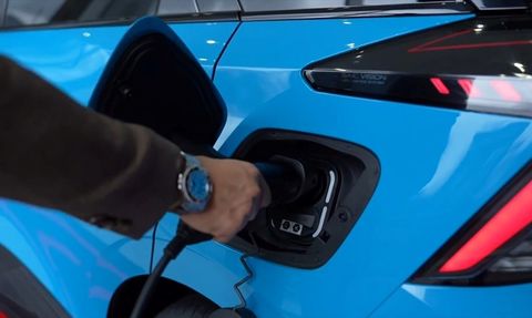 Türkiye'de Elektrikli Araç Şarj İstasyonları 11 Bini Aştı