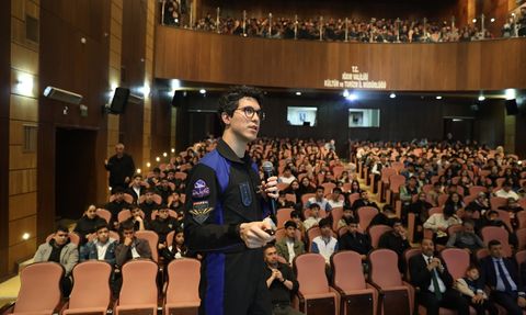 Tuva Cihangir Atasever Iğdır'daki Öğrencilerle Buluştu