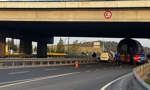 Tuzla'da D-100 Kara Yolunda Trafik Kapatılıyor
