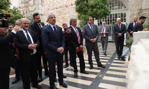 Ulaştırma ve Altyapı Bakanı Uraloğlu, Şam'da Emevi Camisi'ni Ziyaret Etti