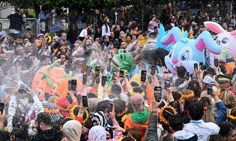 Uluslararası Portakal Çiçeği Karnavalı Korteji Renkli Görüntülerle Gerçekleşti