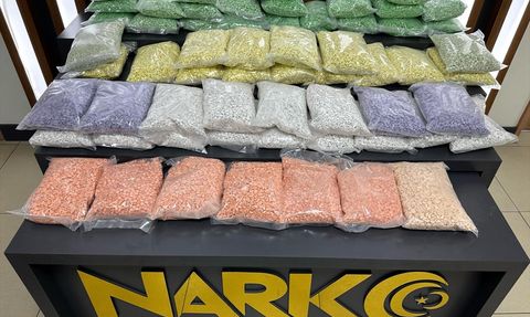 Uşak'ta 300 Bin Uyuşturucu Hap Ele Geçirildi