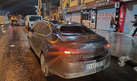 Van ve Hakkari'de Kuvvetli Rüzgarın Yol Açtığı Hasar