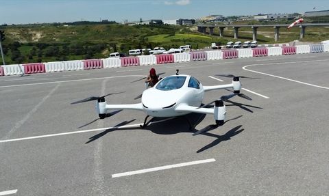 2026'da Trafikte Olacak Elektrikli Uçan Araba