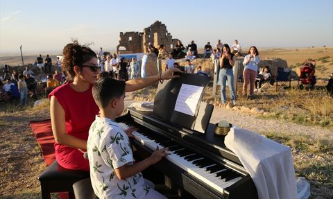 3 Bin Yıllık Zerzevan Kalesi'nde Yıldızlar Altında Bilim ve Sanat Etkinliği