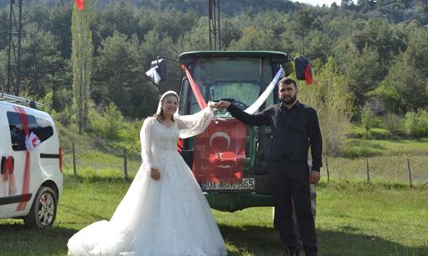 Adana'da Çift Traktörle Düğün Yaptı