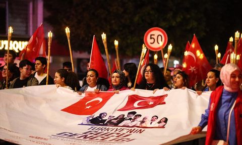 Adana'da Gençlik Haftası Coşkusu: Fener Alayı Etkinliği