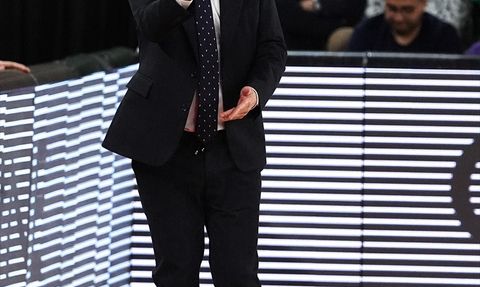 Anadolu Efes, Karşıyaka karşısında galip geldi