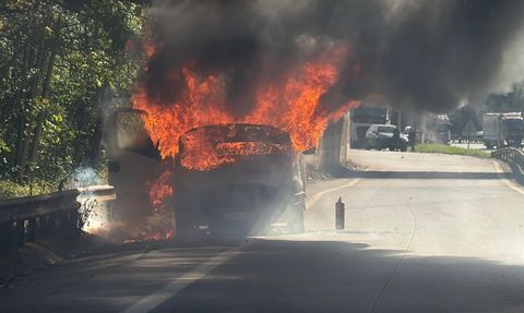 Anadolu Otoyolu'nda Yangın: Kamyonet Kullanılamaz Hale Geldi