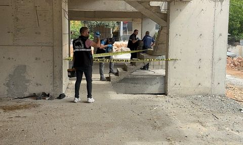 Antalya'da İnşaat İşçisi Merdiven Boşluğuna Düşerek Hayatını Kaybetti