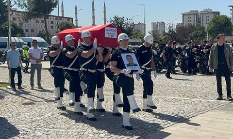 Antalya'da Kalp Krizi Nedeniyle Hayatını Kaybeden Polis Memuru İçin Tören Düzenlendi