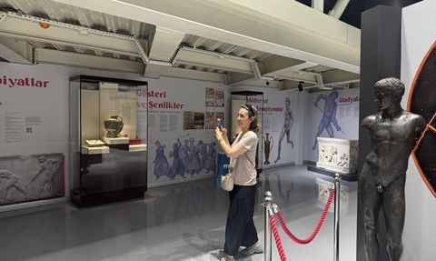 Antalya'da Spor Tarihine Yolculuk: Anadolu'da Sporun Öyküsü Sergisi