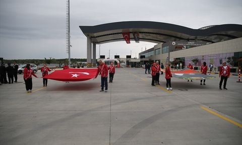 Atletlerin Selanik'ten Getirdiği Ata Toprağı Türkiye'ye Ulaştı