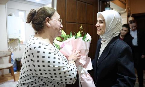 Bakan Göktaş'tan Kimsesiz Çocukların Gönüllü Annesine Ziyaret