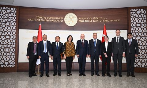Bakan Şimşek ve Endonezya Maliye Bakanı Indrawati'den İşbirliği Vurgusu