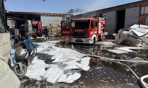Balıkesir'de Mobilya Atölyesinde Yangın
