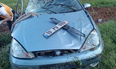 Balıkesir'de Şarampole Devrilen Araçta 3 Yaralı