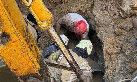 Bayrampaşa'da Kanalizasyon Çalışması Sırasında İşçi Göçük Altında Kaldı