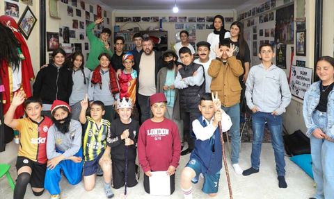 Bitlis Belediyesi Tiyatro Ekibi 'Paydos' ile 2024-2025 Sezonunu Açtı