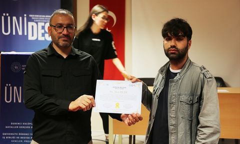 Bitlis'te Üniversite Öğrencilerine Paraşüt Eğitimleri Verildi