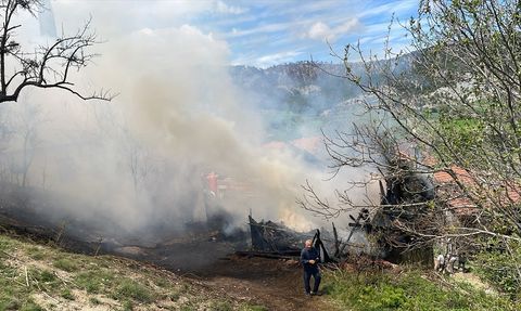 Bolu'da Yangın: Cami, Köy Konağı ve Bir Ev Yandı