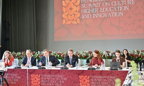 Budapeşte'de Macar-Türk Kültür Zirvesi Düzenlendi