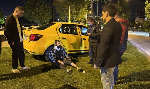 Bursa'da Taksi ve Otomobil Çarpıştı: 7 Yaralı