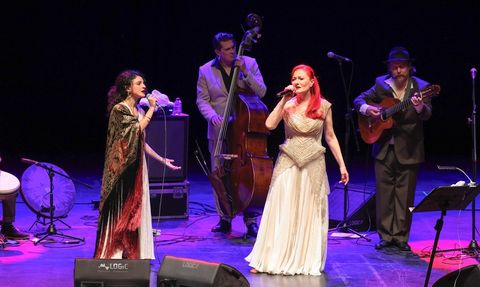 Candan Erçetin ve Barcelona Gipsy Balkan Orchestra Harbiye'de Buluştu