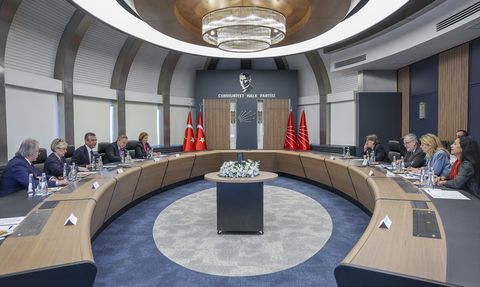 CHP Genel Başkanı Özel, Avrupa Konseyi Yetkilisi Cools ile Görüştü