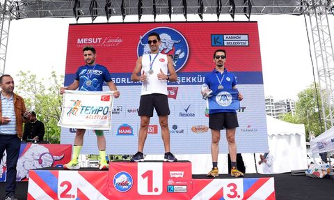 CHP Genel Başkanı Özgür Özel, Atatürk'ün Peşinden Koştu