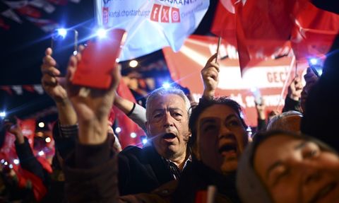 CHP Genel Başkanı Özgür Özel, Başakşehir Mitinginde Kanal İstanbul'a Tepki Gösterdi