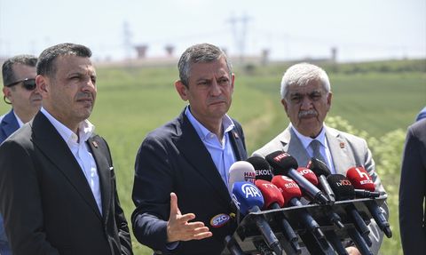 CHP Lideri Özgür Özel, Ekrem İmamoğlu'nu Cezaevinde Ziyaret Etti