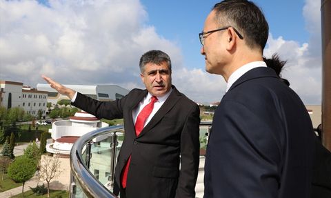 Çin Büyükelçisi NEVÜ'yü Ziyaret Etti