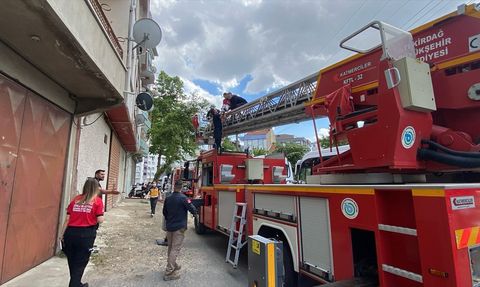 Çorlu'da Apartman Yangını: 5 Kişi Dumandan Etkilenerek Tedavi Altına Alındı