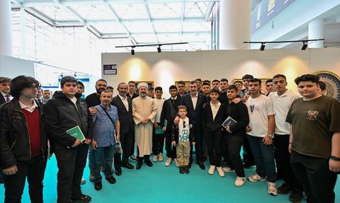 Cumhurbaşkanı Yardımcısı Cevdet Yılmaz, Uluslararası İslam Sanatları Fuarı'nı Ziyaret Etti