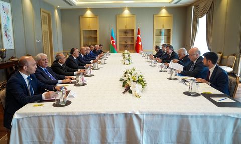 Cumhurbaşkanı Yardımcısı Yılmaz'dan Azerbaycan'a Ziyaret