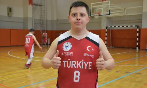 Down Sendromlu Basketbolcu Eren Yılmaz'ın Antrenörlük Hayali