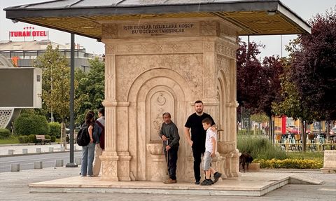 Düzce'de Aniden Bastıran Yağış Hayatı Olumsuz Etkiledi