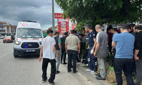 Düzce'de Bisikletliye Kamyon Dorse Kapağı Çarptı