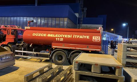 Düzce'de Otomotiv Fabrikasında Yangın Çıktı