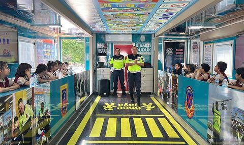 Düzce'de Trafik Eğitimi: Mobil Eğitim Tırı ile Farkındalık