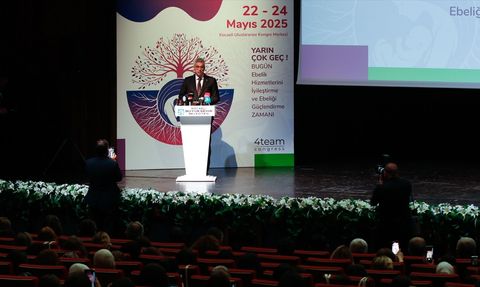 Ebelik Öğrencileri Kongresi'nde Normal Doğum Üzerine Önemli Açıklamalar