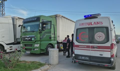 Edirne'de Tır Sürücüsü Aracında Hayatını Kaybetti