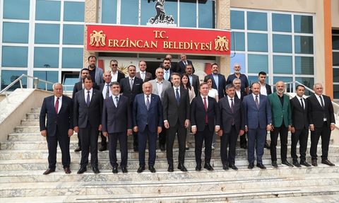 Enerji Bakanı Bayraktar, Türkiye'nin Enerjide Bağımsızlık Hedefini Vurguladı