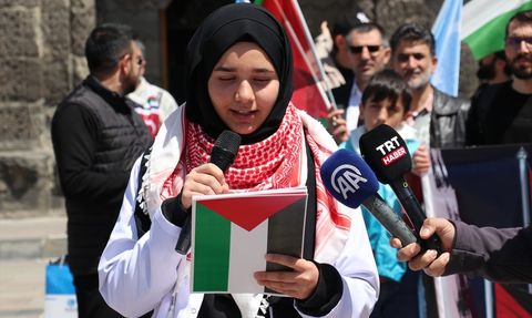 Erzurum Sağlık Çalışanlarından Gazze'ye Destek Yürüyüşü