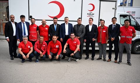 Erzurum Valisi Çiftçi'den 43. Kan Bağışı