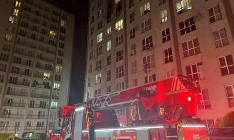 Esenyurt'ta Yangın: 8. Kattan Düşen Kadın Ağır Yaralandı