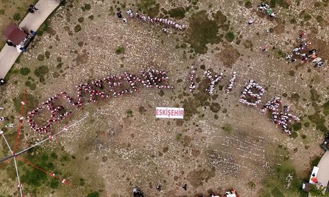 Eskişehir'de Çocuklar Atık Malzemelerle Defile Gerçekleştirdi