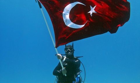 Fethiye'de Dalgıçlar 19 Mayıs'ı Su Altında Kutladı