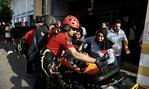 Fethiye'de Yamaç Paraşütçüsü Helikopterle Kurtarıldı